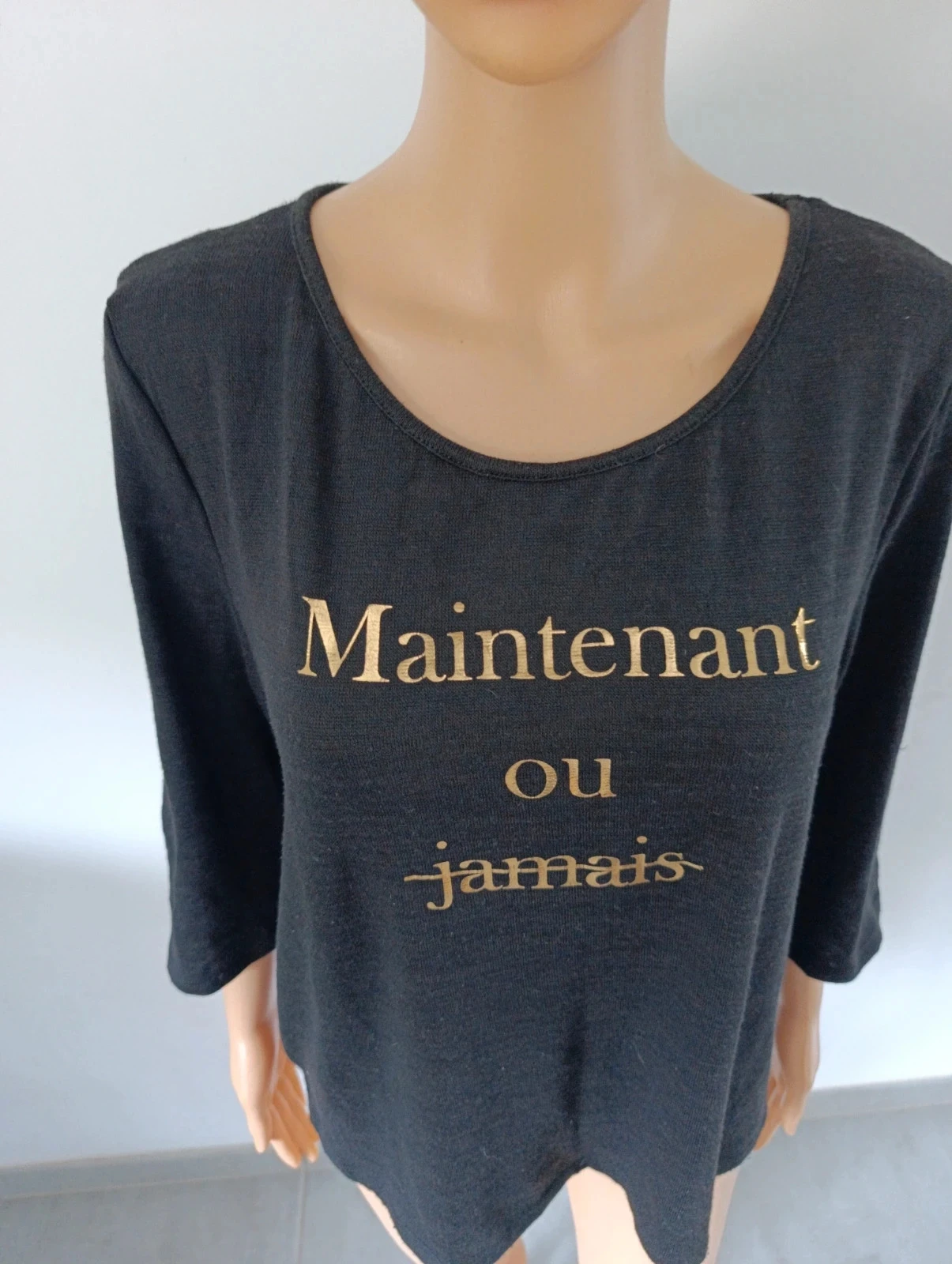 Camiseta feminina preta com estampa 'Maintenant ou jamais' mangas 3/4 – Tamanho L – photo 7